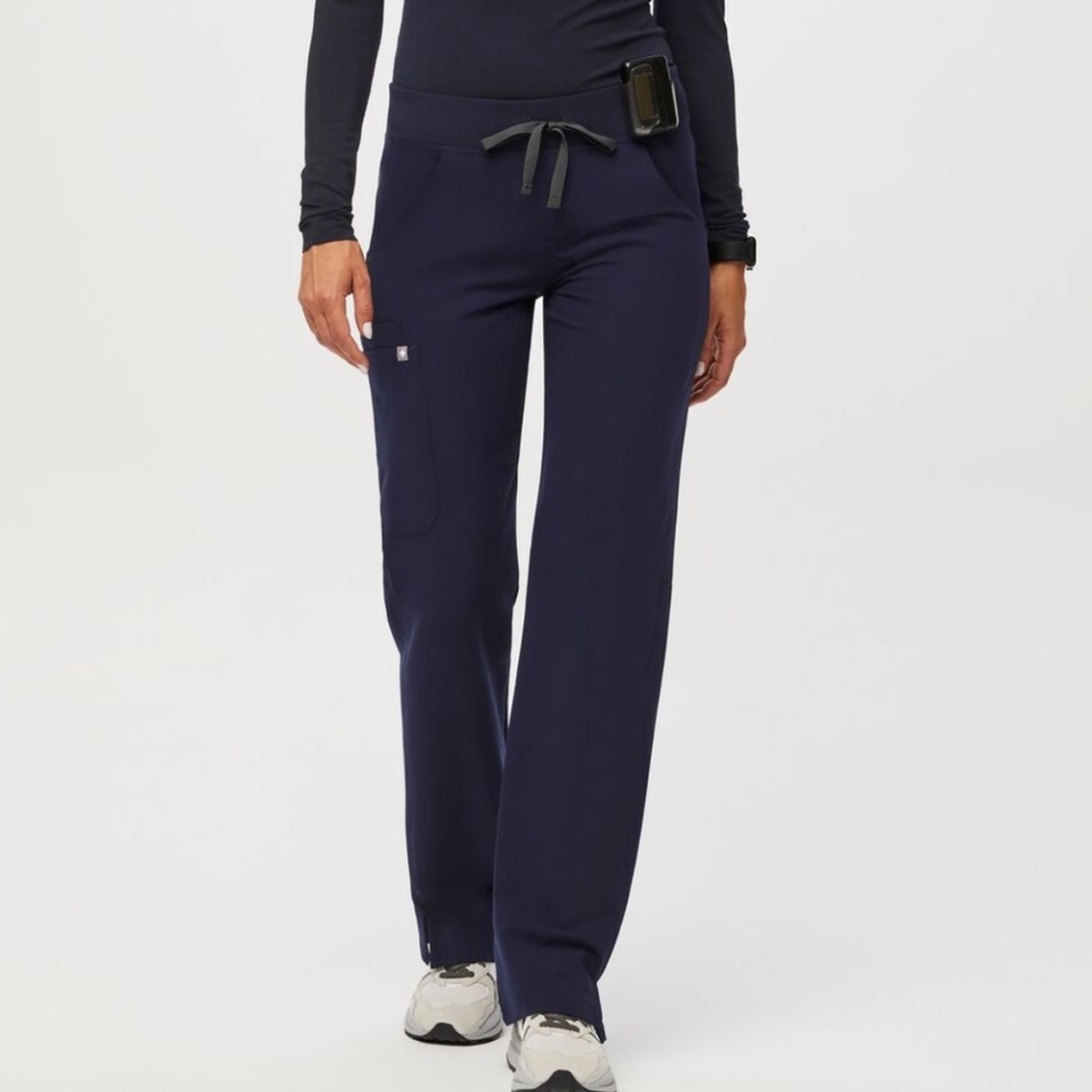 FIGS Women's Kade Cargo Scrub Pants